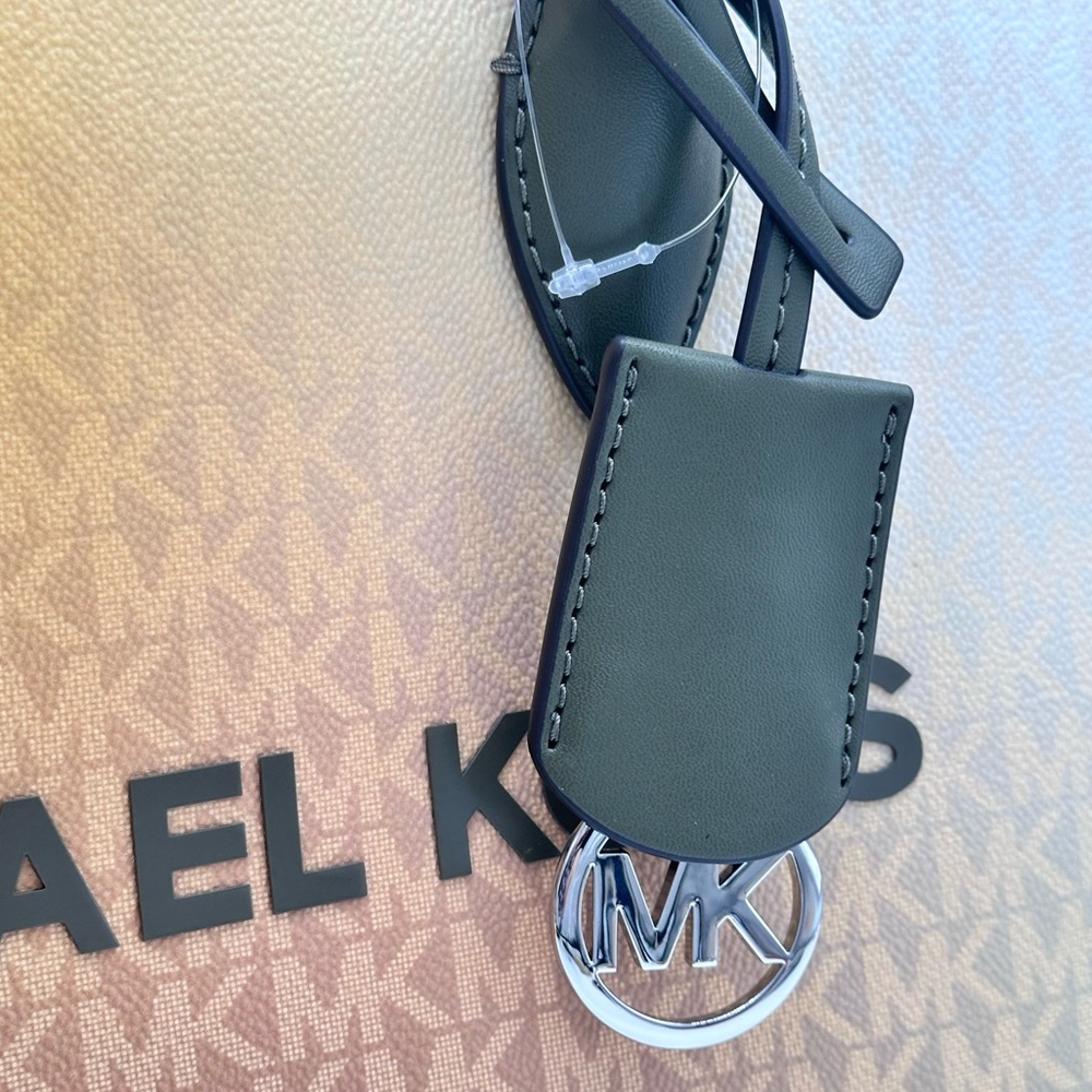 MICHAEL KORS
Mirella Medium Ombré Signature Logo Tote Bag Olive Combo color - Picture 7 of 16